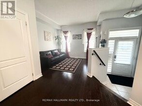 10 Pearcey Cr in Barrie, ON - Building Photo - Building Photo