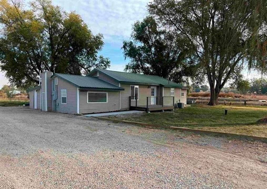 18600 Market Rd in Caldwell, ID - Building Photo