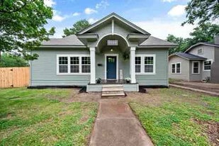 1505 Woodlawn Ave in Corsicana, TX - Building Photo