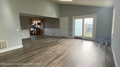 120 Oak Hill Dr in Toms River, NJ - Building Photo - Building Photo