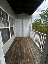 5012 Lawndale Dr, Unit 5012-F in Greensboro, NC - Foto de edificio - Building Photo