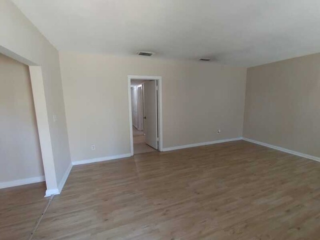 7022 Linda Dr in Jacksonville, FL - Building Photo - Building Photo