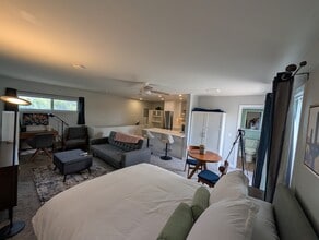 8274 Beaver Lake Dr in San Diego, CA - Building Photo - Building Photo