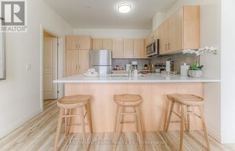 301 Westmount Rd W in Kitchener, ON - Building Photo - Building Photo