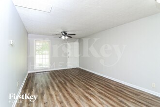 1910 Brownsville Rd in Powder Springs, GA - Foto de edificio - Building Photo