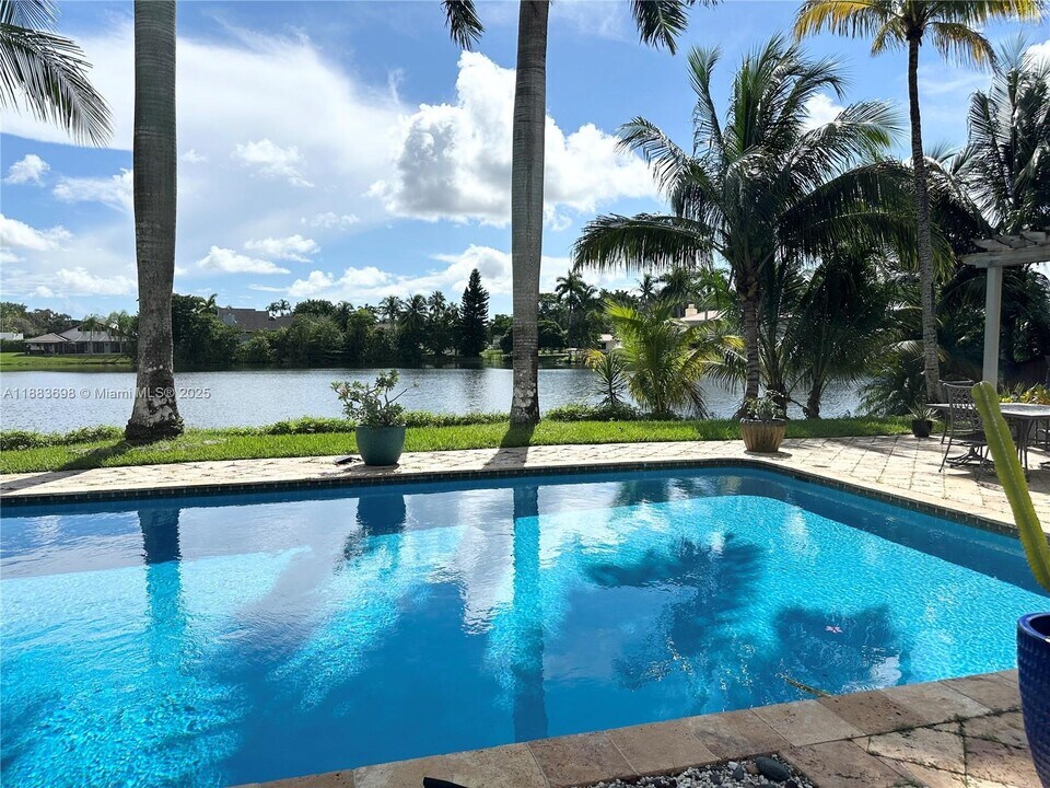 960 Bayberry Point Dr in Plantation, FL - Building Photo