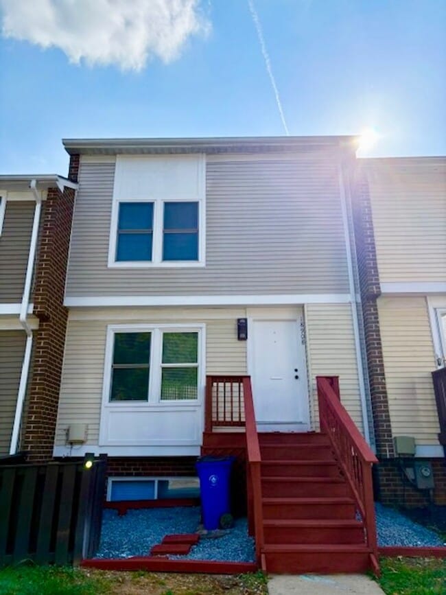 18908 Pine Ridge Ln in Germantown, MD - Building Photo - Building Photo