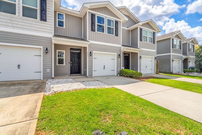 6036 Royal Port Ct in Bellview, FL - Building Photo - Building Photo