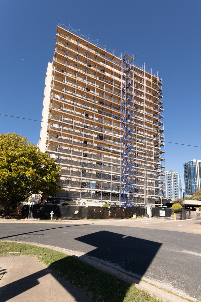 Towers Of Town Lake in Austin, TX - Building Photo - Building Photo