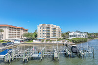 The Dunedin Grand Condominium in Dunedin, FL - Foto de edificio - Building Photo