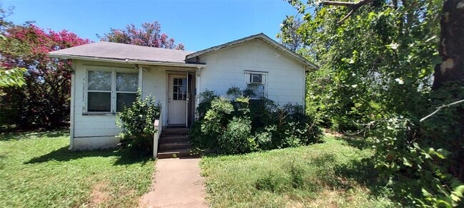 property at 201 W Anderson Ave