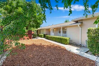 828 Bancroft Rd in Walnut Creek, CA - Building Photo - Building Photo