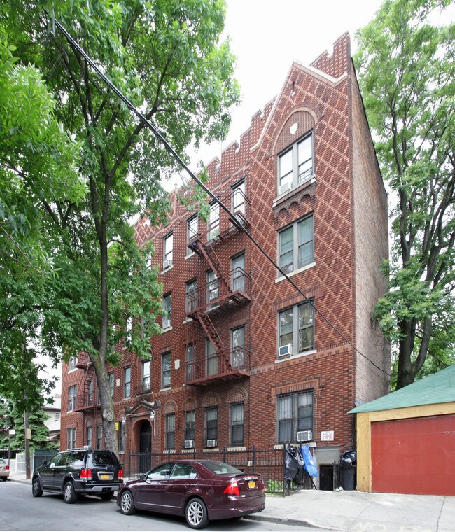 85 E 43rd St in Brooklyn, NY - Foto de edificio - Building Photo