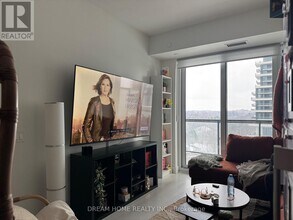 30 Inn On The Pk Dr in Toronto, ON - Building Photo - Building Photo