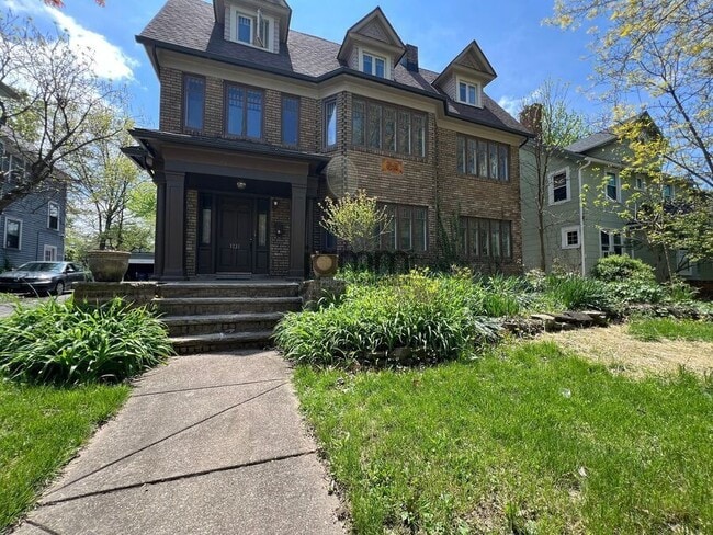 3232 Clarendon Rd