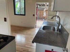 3554 Colonial Ave, Unit Small guesthouse in Los Angeles, CA - Building Photo - Building Photo