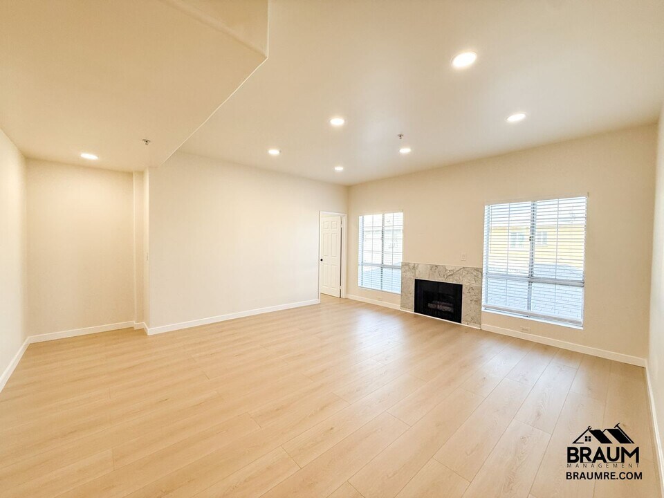 11035 Moorpark St in Los Angeles, CA - Building Photo