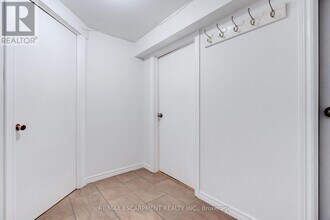 2217 Ghent Ave in Burlington, ON - Building Photo - Building Photo