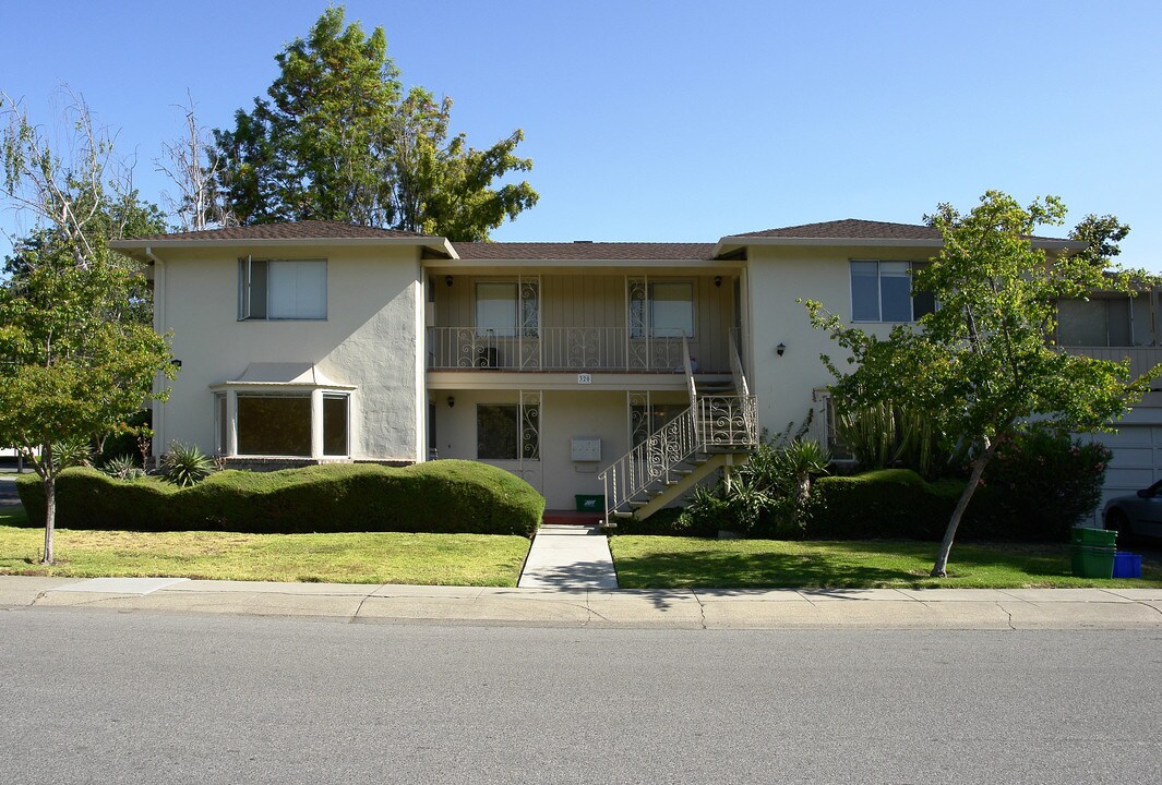 320 Waverley St in Menlo Park, CA - Building Photo