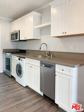 908 N Louise St in Glendale, CA - Building Photo - Building Photo