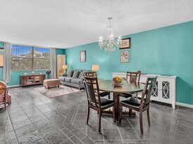 6570 Royal Palm Blvd, Unit 206J in Margate, FL - Building Photo