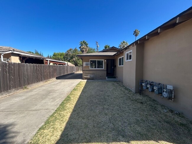 1709 Evergreen Ave in Modesto, CA - Building Photo - Building Photo