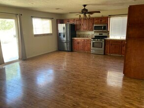 2716 Los Compadres St NW in Albuquerque, NM - Foto de edificio - Building Photo