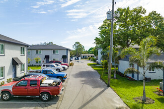 The Village Townhomes in Tampa, FL - Building Photo - Building Photo