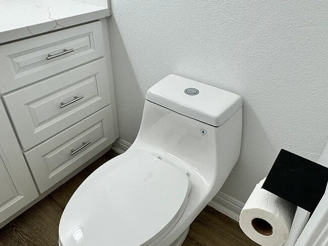 property at 1608 Frost Ln