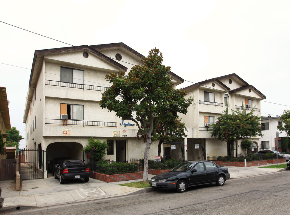 South Skyline in Hawthorne, CA - Foto de edificio