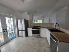 18950 NW 22nd St in Pembroke Pines, FL - Building Photo - Building Photo