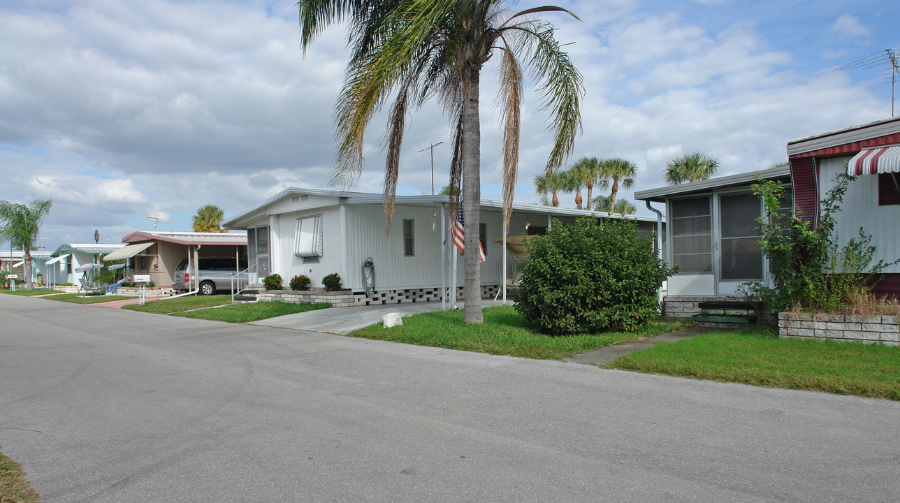 751 Us-301 in Palmetto, FL - Foto de edificio