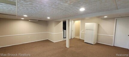 7416 Azalea Ct in West Bloomfield Township, MI - Building Photo - Building Photo