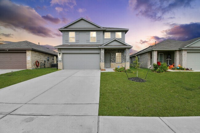 property at 5443 Pinetree Cres Ln