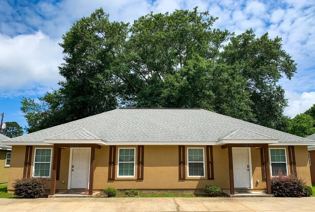 Hacienda Villas Apartments in Monroe, LA - Building Photo - Building Photo