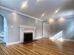 68 Pierrepont Rd in Newton, MA - Building Photo - Building Photo