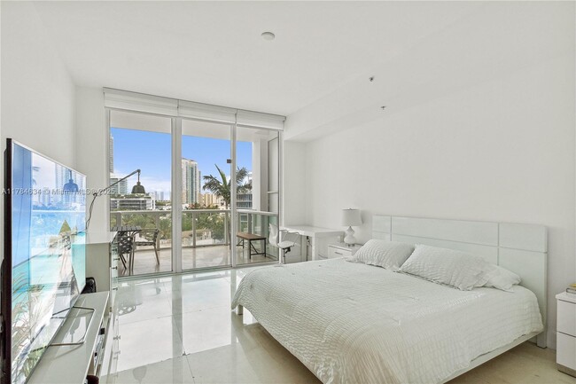 50 S Pointe Dr, Unit 805 in Miami Beach, FL - Building Photo - Building Photo