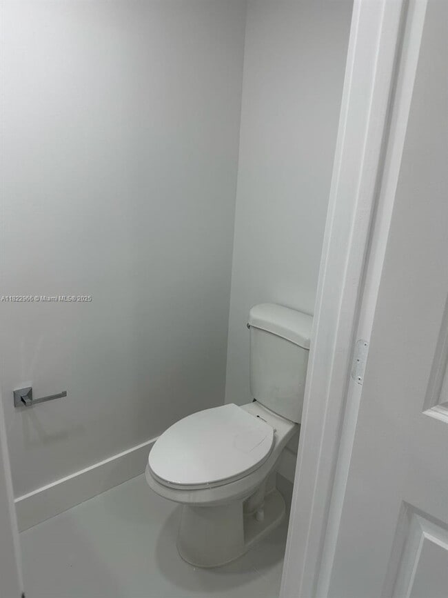 140 NW 87th Ave in Miami, FL - Building Photo - Building Photo