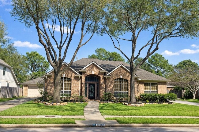 16807 Laguna Springs Dr