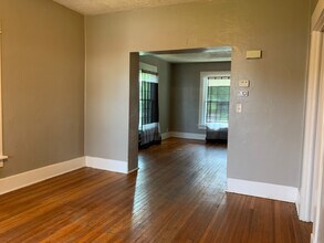 1124 N 26th St in Lincoln, NE - Foto de edificio - Building Photo