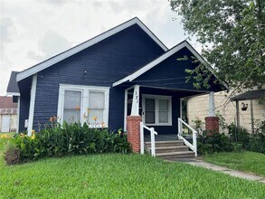 121 N Hagerman St, Unit B in Houston, TX - Building Photo - Building Photo