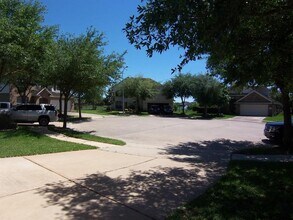 25910 N Lakefair Dr in Richmond, TX - Building Photo - Building Photo