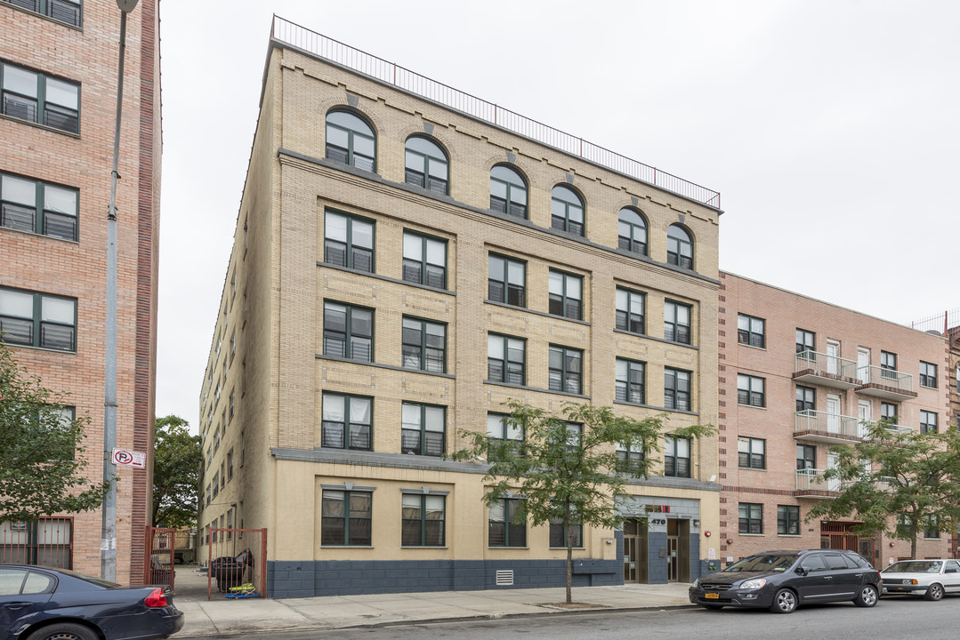 470 Pulaski St in Brooklyn, NY - Building Photo