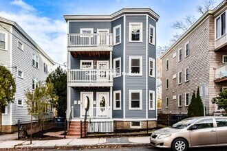 12 Belmont St, Unit 1 in Newton, MA - Foto de edificio - Building Photo
