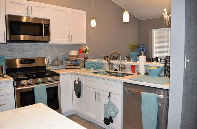 11350 Foothill Blvd, Unit 29 in Sylmar, CA - Building Photo - Building Photo