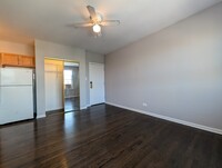 912 W Dakin St, Unit 312 in Chicago, IL - Building Photo - Building Photo