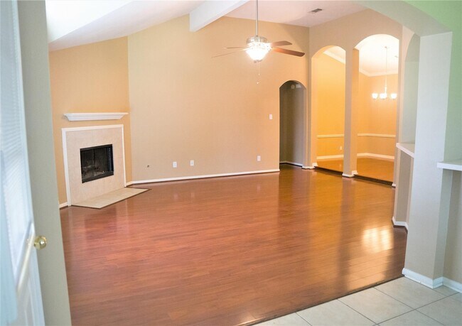 16807 Dunbar Grove Ct in Sugar Land, TX - Building Photo - Building Photo