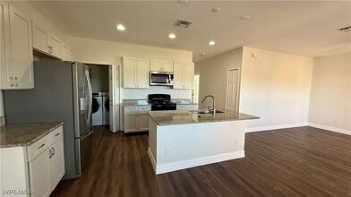 1715 NE 6th Ave in Cape Coral, FL - Foto de edificio - Building Photo