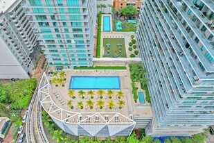 1111 SW 1st Ave, Unit 2323 in Miami, FL - Building Photo