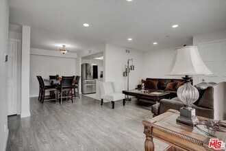 108 W Maple St in Glendale, CA - Foto de edificio - Building Photo